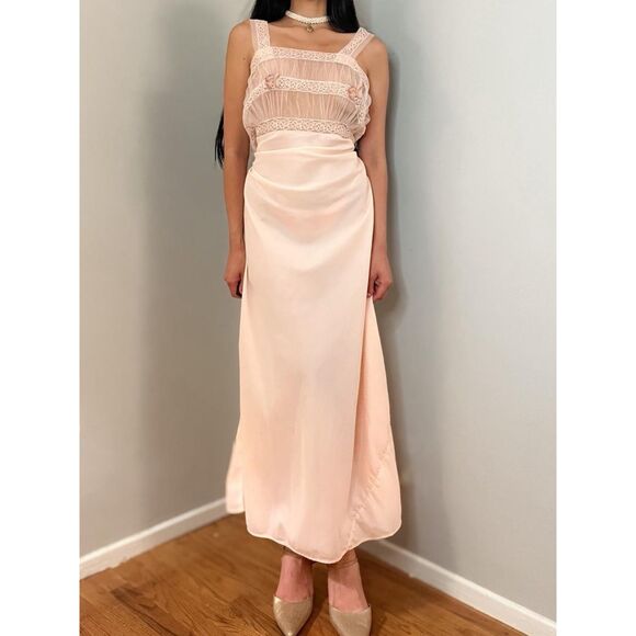 Vintage 1940s Rhythm Lingerie Sheer Nylon Lace Nightgown - Picture 2 of 5